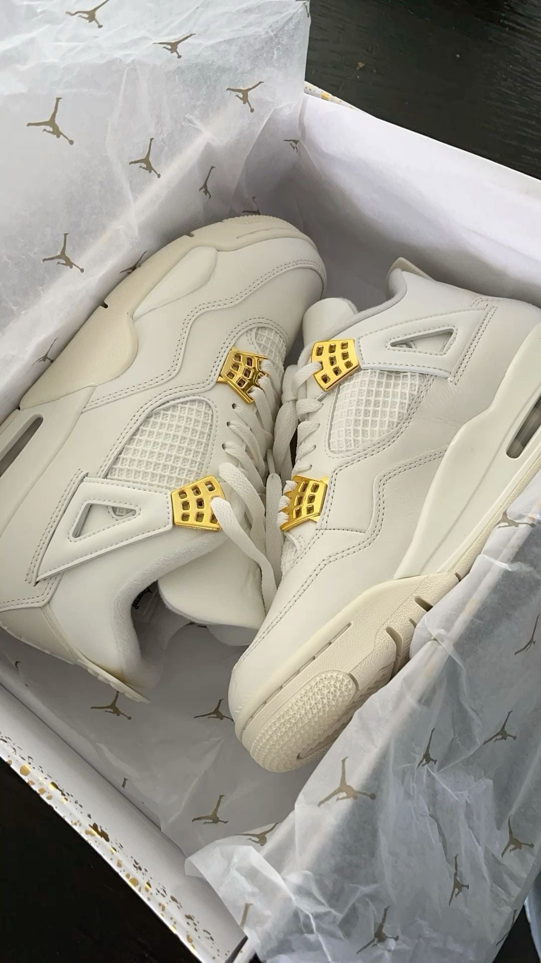 Air Jordan 4 Metallic Gold