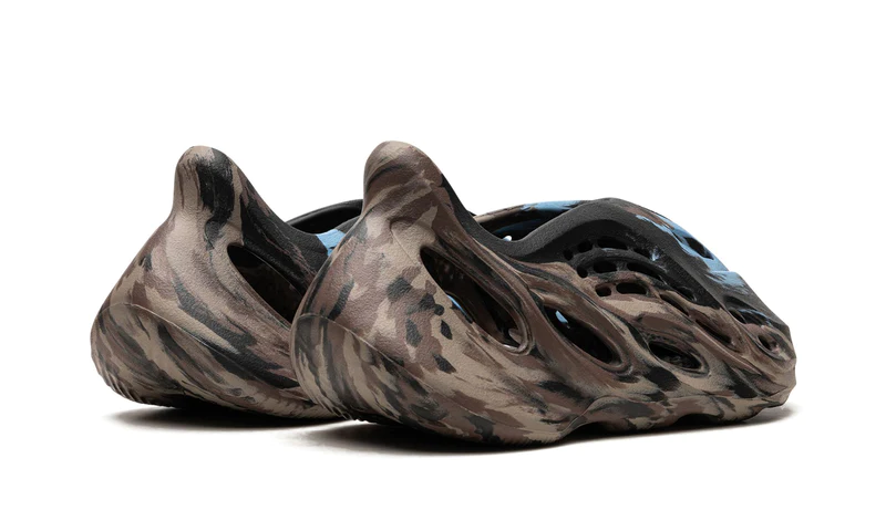 Yeezy Foam RNNR 'MX Cinder'